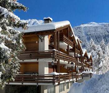 Front view of Chalet Vetera in Verbier with south facing balconies and deep snow