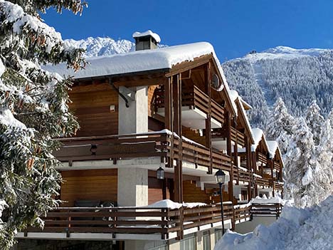 Front view of Chalet Vetera in Verbier with south facing balconies