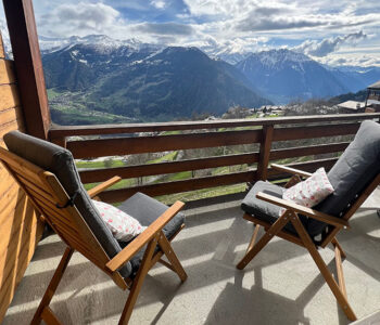 Balcony with seating at Chalet Vetera 223