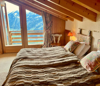 Double bedroom in private chalet in Verbier with balcony and mountain views